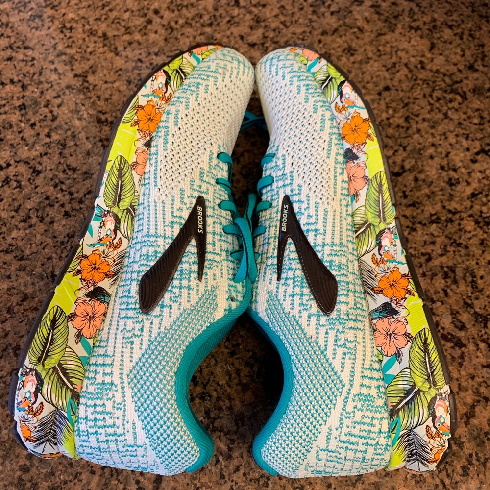 Brand new Brooks Revel 3 running sneakers